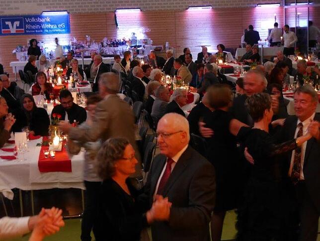 Bild 5: Bilderstory: Neujahrsball in der Wallbacher Flößerhalle