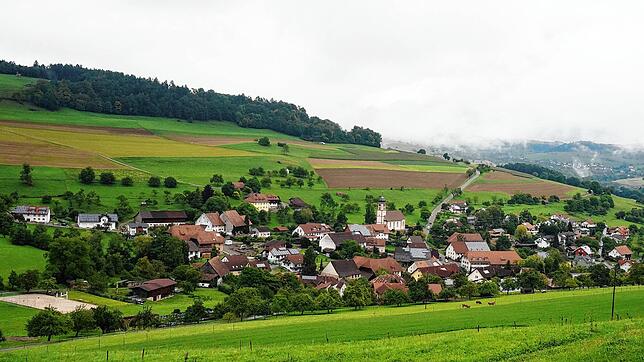 Krenkingen: Blick auf das malerisch gelegene Dorf mit der St. Nikolauskirche als Blickfang. Der Ortsteil hat in den vergangenen Jahren ...