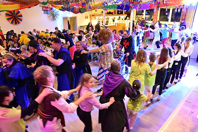 Bild 32: Schmodoball 2025 in St. Georgen: So spektakulär war das Event im Goldenen Auerhahn – Bilder hier!