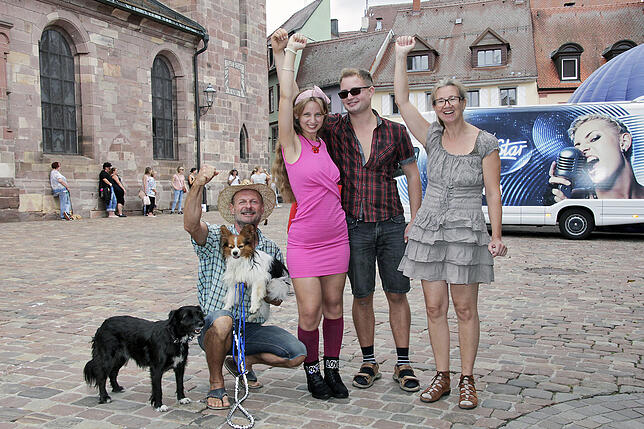 Marianna Göttl (Mitte) freut sich zusammen mit ihren Eltern Manfred Rüdt, Sabrina Göttl und Freund Dominik Isele.