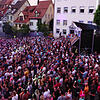 Der Schlossplatz 2018 beim Meersburg Open Air mit Glasperlenspiel auf der Bühne.