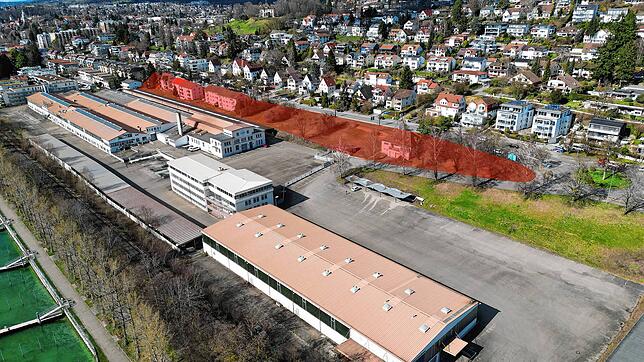 Ein Filetstück am Bodensee: Die rote Fläche zeigt das 1,08 Hektar große Grundstück an, das die Stadt auf dem Kramer-Areal erwirbt.