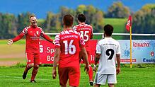 Routinier trifft: Nach dem 2:0 für den FC Schlüchttal durch den &bdquo;Abstauber&ldquo; von Michael Selb (links), schien der Sieg gegen ...