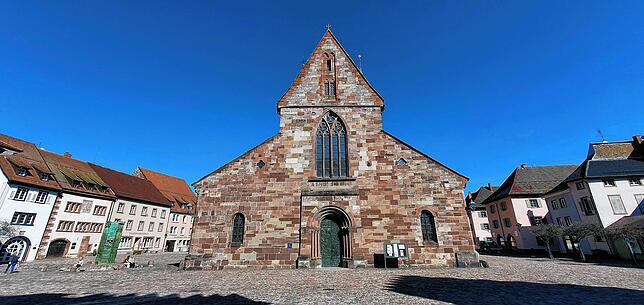 Panoramafoto vom Eingangsbereich des Villinger Münsters.