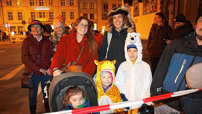 Bild 25: Die Fasnacht wird verbrannt. Hunderte Narren nehmen in Konstanz Abschied