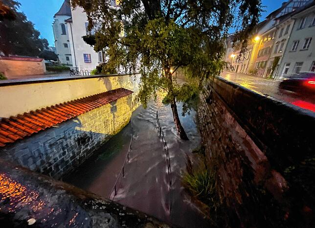 Bild 14: Starkregen setzt Überlingen unter Wasser
