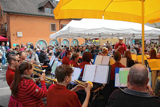 Die Musikkooperation Stadtmusik Stühlingen und Musikverein Schwaningen spielt am Sonntag ab 11 Uhr zum Frühschoppen auf beim 35. ...