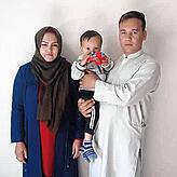 Khodadad Ataiy mit seiner Frau und seinem Sohn in der Wohnung seines Bruders in einem Außenbezirk von Teheran.