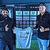 Villingens Sportvorstand Arash Yahyaijan (links) freut sich über die Verpflichtung von Frederick Bruno.