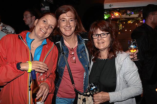 Bild 10: Konstanzer Weinfest 2025: Der Stephansplatz ist voll und die Stimmung prima
