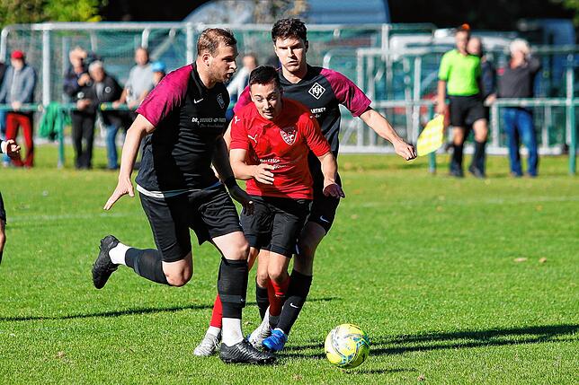 Raphael Klein (links) im Spiel gegen den SC Gottmadingen-Bietingen.