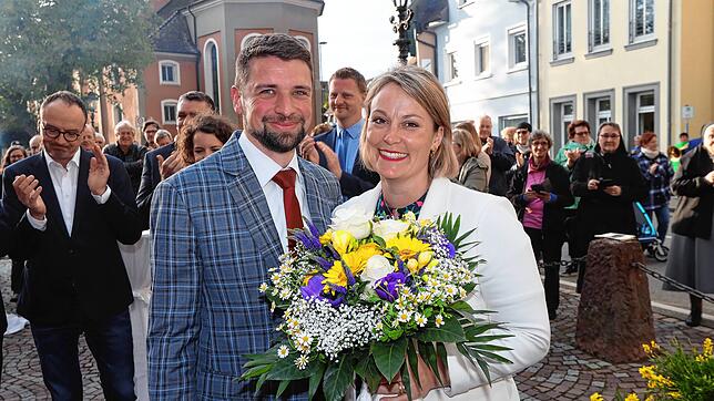 Alter und neuer Bürgermeister: Stefan Friedrich ist mit 74 Prozent der Wählerstimmen im Amt bestätigt worden. Dennoch bekommt er über ...
