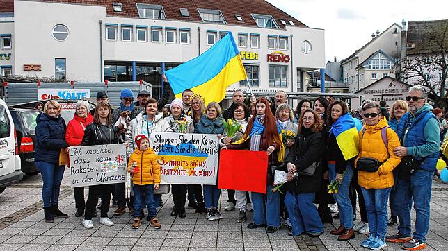 Einige Ukrainer hatten Plakate gestaltet, um eine klare Botschaft für den Frieden in ihrem Land zu senden.