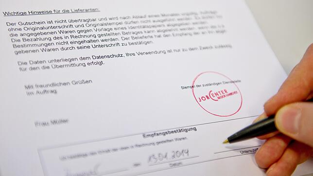 Jobcenter können Gutscheine an Bürgergeld-Berechtigte ausstellen – aber nur, wenn bestimmte Voraussetzungen gegeben sind.