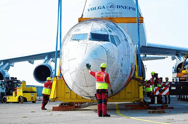 Auch bei der Entladung des Lufthansa-Flugzeugs Landshut 2017 in Friedrichshafen war die Singener Firma Broziat beteiligt.