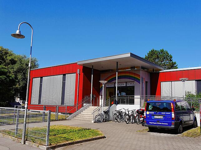 (Archivbild von 2022) Die Konstanzer Regenbogenschule. Von hier verschwindet der Junge am Freitagmittag unter noch zu klärenden Umständen.