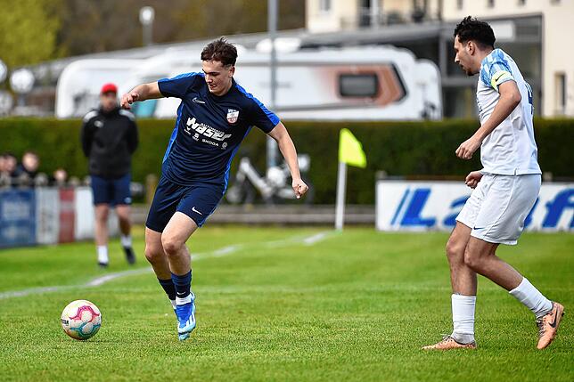 Bild 8: VfB Waldshut unterliegt dem SV Weil mit 0:7 &ndash; und wir haben Bilder!
