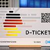 Ein übergroßes Modell des neuen Deutschlandtickets.