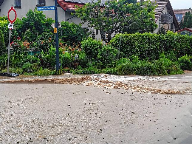 Bild 5: Bilder von den Wassermassen in Mühlingen nach dem Unwetter am Donnerstag