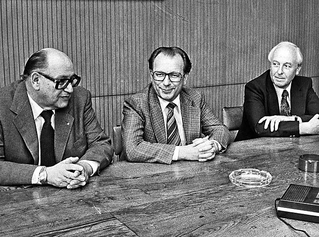 Ministerpräsident Lothar Späth (CDU, Mitte) ist zu Gast beim SÜDKURIER. Links Geschäftsführer Friedrich Breinlinger, rechts ...