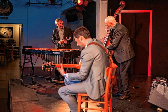 Bild 5: Seelenmassage zum Wochenstart – Das Jörg Enz Trio in der Basilika Singen