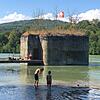 Der Bunker von Hans Kohler unterhalb von Hohentengen. Der Bunker wurde 1939 erbaut, bevor der Rhein wegen des Kraftwerks Reckingen ...