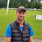 Christer Ramm schaut seinem Sohn Nicholay und den anderen Kindern beim Kicken zu und ist begeistert vom Fußballcamp. „Es ist ein ...