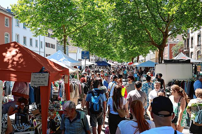 Bild 13: Der Flohmarkt geht in den Endspurt: Konstanz und Kreuzlingen sind voll mit begeisterten Besuchern