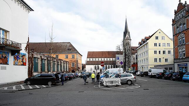 Hier am Stephansplatz, wo heutzutage meistens Autos parken, sollen schon die Römer ihre Toten begraben haben.