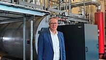 Geschäftsführer Matthias Geiser in der modernen Energiezentrale des Schwarzwald-Baar-Klinikums in VS mit Holzschnitzelkesselanlage. Das ...