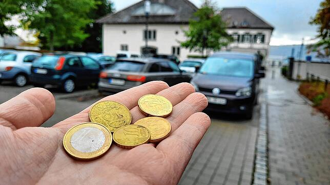 Auf dem Zollhaus-Parkplatz kostet das Parken derzeit zwei Euro pro halbe Stunde. Der Gemeinderat hatte diese Erhöhung vor im Frühling ...