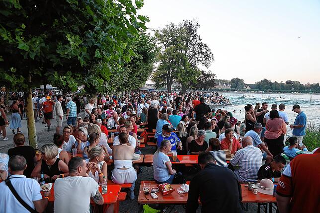Bild 7: Seenachtfest 2024: Im Stadtgarten spielt nicht nur die Musik, sondern spielen auch die Kinder