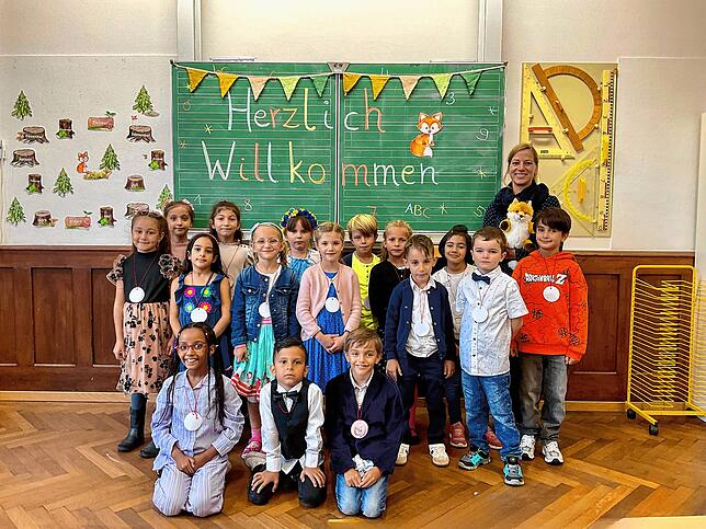 16 Jungen und Mädchen wurden in die Klasse 1a der Heinrich-Hansjakob-Schule Waldshut eingeschult. Klassenlehrerin ist Nina Laurent.