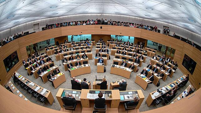 Blick in den Stuttgarter Landtag: Die Entscheidung über die neue Zusammensetzung des Parlaments fällt in einem Jahr, schon jetzt aber ...