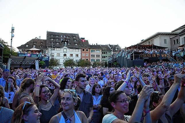 Bild 23: Mit &bdquo;Chasing Cars&ldquo; und weiteren Lieblingsliedern: So war der Auftakt bei Stars in Town
