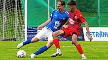 Das Lokalderby zwischen dem FC RW Salem (Mentor Cakiqi, rechts) und dem SC Markdorf (Nico Weimer) gewannen die Gastgeber am Ende klar ...