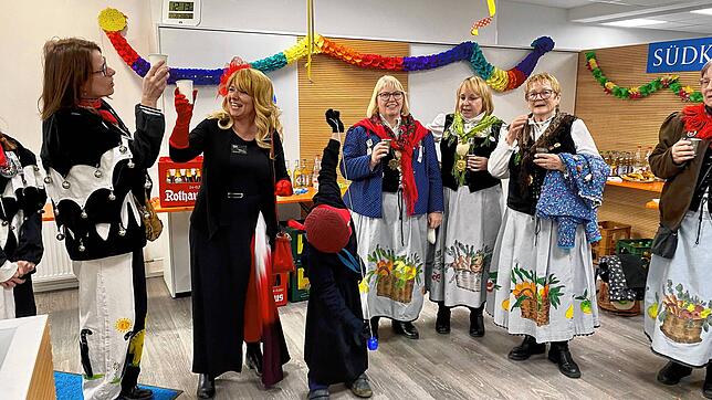 Bild 8: Viele Besucher am Rosenmäntig in der SÜDKURIER-Lokalredaktion