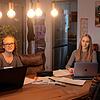 Die Zehntklässlerinnen Sophie-Marie Haberbosch (links) und Angelina Barth lernen fleißig, doch sie wissen nicht, wie sie den Stoff für ...