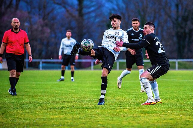 Bild 14: SV 08 Laufenburg II bremst FC 08 Bad Säckingen mit 1:1 im Verfolgerduell &ndash; und wir haben Bilder!