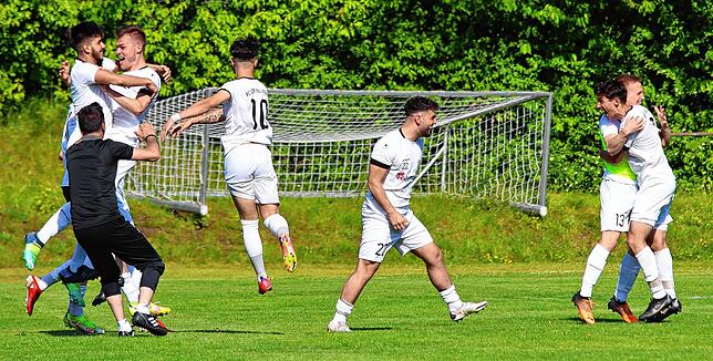 Bild 19: Enttäuschte Radolfzeller, jubelnde Villinger: Die besten Bilder vom Showdown in der Verbandsliga