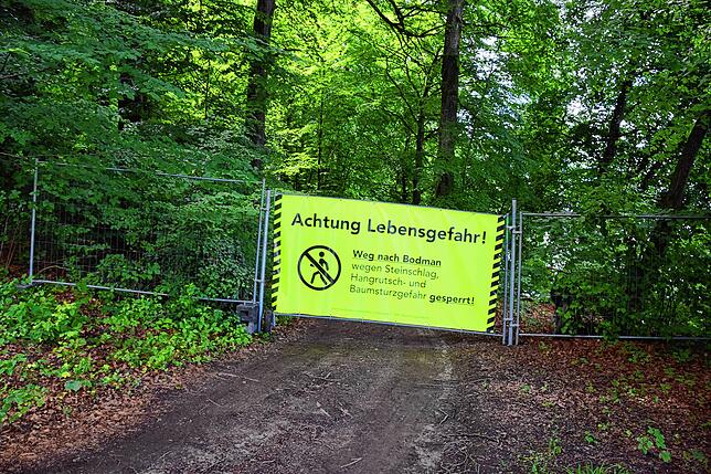 Vom Schiffsanleger am Fuß der Marienschlucht in Richtung Bodman ist diese Sperrung. Der Uferweg darf wegen Gefahren nicht benutzt werden.