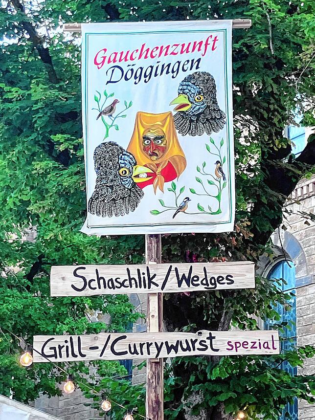 Mit diesem Schild wirbt die Gauchenzunft für ihr Essensangebot.