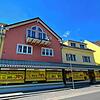 Die Schaufenster des Schuhhauses Kramer sind zugeklebt, ein großer Räumungsverkauf wird angekündigt. Doch dahinter wird fleißig ...