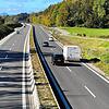 (Symbolbild) Auf der B33 ist in den Morgenstunden des Zweiten Weihnachtsfeiertags ein Autofahrer von der Straße abgekommen.
