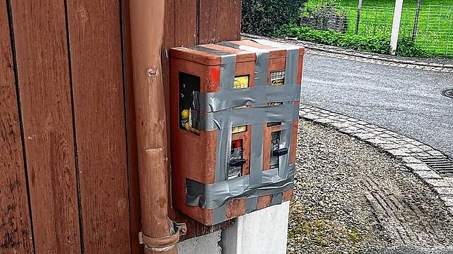 Aus diesem Kaugummiautomaten in der Watterdinger Oberdorfstraße stammt das Spielzeug, das bei zwei Kindern Hautrötungen auslöste. Er ...