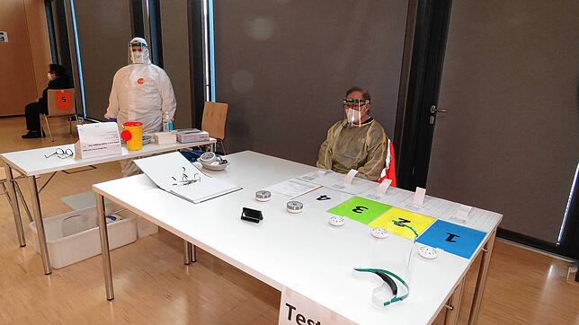 Das Testzentrum in der Geisinger Stadthalle &ndash; hier wird jeden Montag und jeden Freitag auf Infektionen mit dem Coronavirus ...