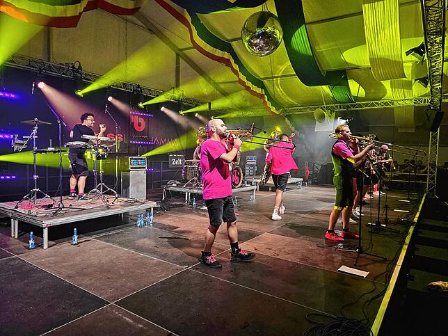Bild 9: Chilbi 2024: Gute Laune beim Brassabend mit Brasstastisch und Brasslufthamma