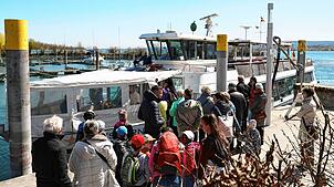 Einsteigen bitte! Stündlich verkehrte am verkaufsoffenen Sonntag „See(h)reise“ ein Charterschiff auf dem Untersee.