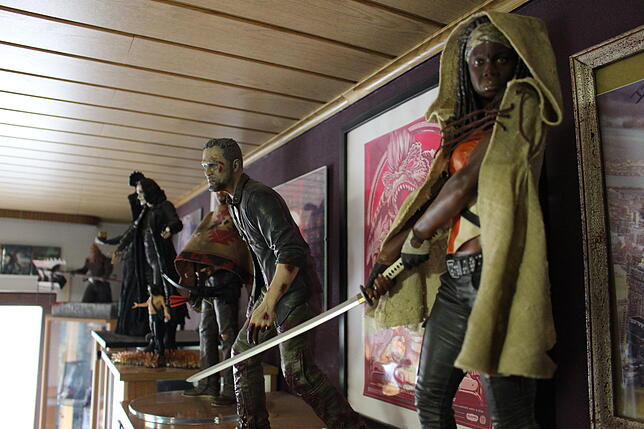 Diese Figuren (im Vordergrund Michonne aus der Serie "The Walking Dead") haben einen Wert von 500 bis 600 Euro.