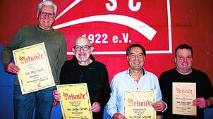 Ehrungen für große Treue zum SC Lauchringen (von links): Klaus Minuth, Wieslaw Bernatek, Michael Schuchter (alle 50 Jahre Mitgliedschaft ...